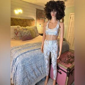 Carbon38 White & Gold Metallic Matching set Sz S leggings and M Top - hot